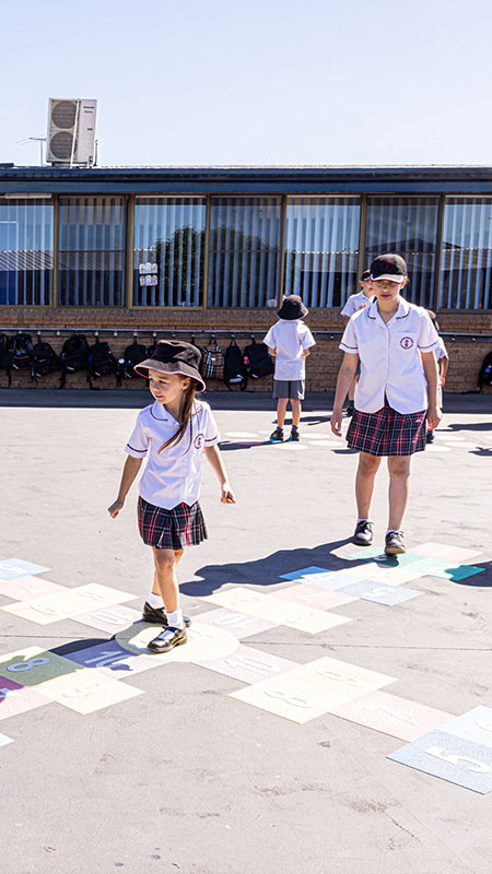 Holy Spirit Primary St Clair students playing hopscotch